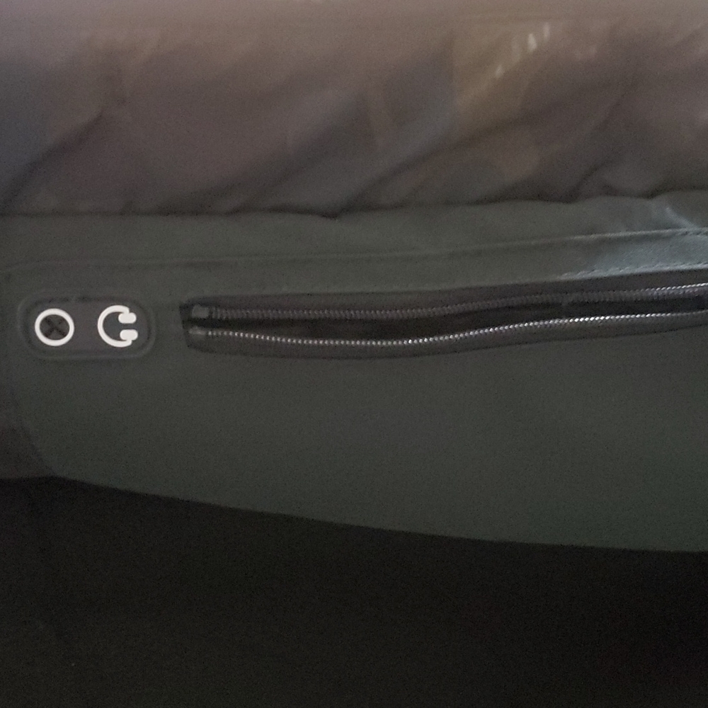 Guess Winter Jacket - Picture 7 of 8